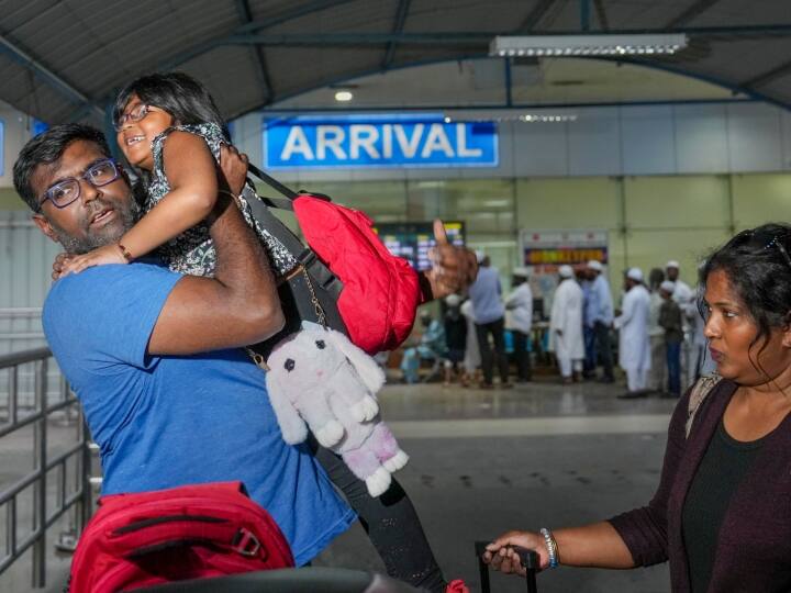 India Covid 19 international passengers to go through random corona test from today at airport Covid-19: एयरपोर्ट पर आज से होगा इंटरनेशनल यात्रियों का रैंडम कोविड टेस्ट, थर्मल स्क्रीनिंग से भी गुजरना होगा