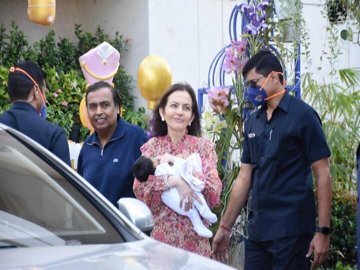 Isha Ambani Arrives in Mumbai Mukesh Ambani Special Puja for Twins Isha Ambani: ईशा के जुड़वां बच्चों के लिए पिता मुकेश अंबानी करेंगे विशेष पूजा, जानिए कितना देंगे दान