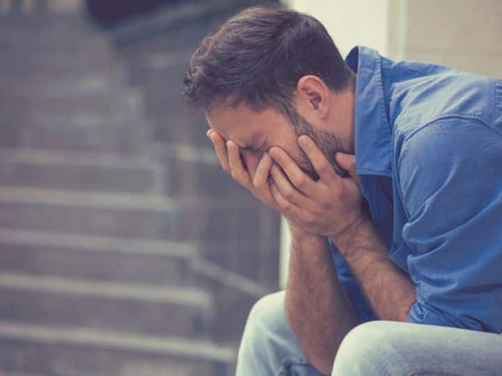 Going through Relationship Breakup four tips to mend your broken heart Breakup: टूट गया है दिल, ब्रेकअप से हैं परेशान? ये 4 टिप्स अपनाएं, दूर हो जाएगी टेंशन