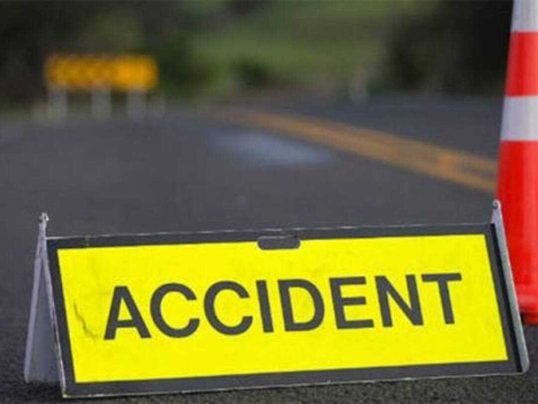 Accident: சபரிமலைக்கு சென்று திரும்புகையில் விபத்து: 40 அடி பள்ளத்தில் கவிழ்நத கார்; 8 பேர் பலி.! A car overturned in a 40-foot ditch 8 people tragically died while returning to Sabarimala Accident: சபரிமலைக்கு சென்று திரும்புகையில் விபத்து: 40 அடி பள்ளத்தில் கவிழ்நத கார்; 8 பேர் பலி.!