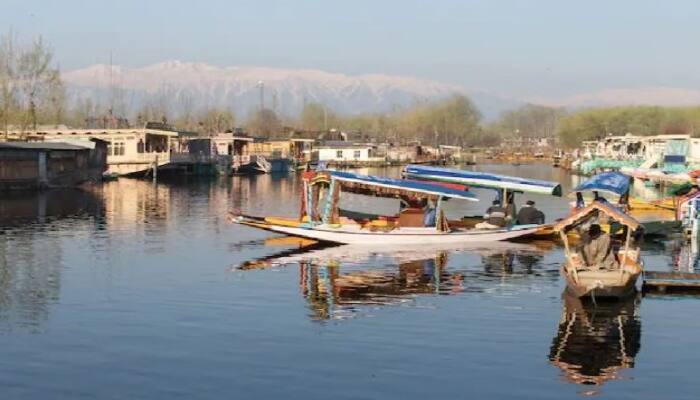 Kashmir Tour : ਕਸ਼ਮੀਰ ਨੂੰ ਧਰਤੀ ਦਾ ਸਵਰਗ ਕਿਹਾ ਜਾਂਦਾ ਹੈ। ਹਰ ਸਾਲ ਲੱਖਾਂ ਸੈਲਾਨੀ ਕਸ਼ਮੀਰ ਦੇ ਖੂਬਸੂਰਤ ਮੈਦਾਨਾਂ ਨੂੰ ਦੇਖਣ ਲਈ ਆਉਂਦੇ ਹਨ। ਜੇਕਰ ਤੁਸੀਂ ਇੱਥੇ ਆਉਣ ਦੀ ਯੋਜਨਾ ਬਣਾ ਰਹੇ ਹੋ ਤਾਂ ਇਸ ਟੂਰ ਪੈਕੇਜ ਵਿੱਚ ਬੁੱਕ ਕਰੋ।