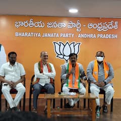 అమరావతిలోనే ఇల్లు కట్టుకున్నానని చెప్పి రాజధాని లేకుండా చేశారుగా ? - జగన్‌పై బీజేపీ నేత జీవీఎల్ సెటైర్ !