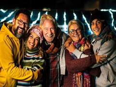 Celebrating New Year With Family: कोरोना के नए वेरिएंट ने आपकी भी बढ़ाई चिंता, न्यू ईयर पार्टी में इस तरह से कर सकते हैं परिवार के साथ इंजॉय