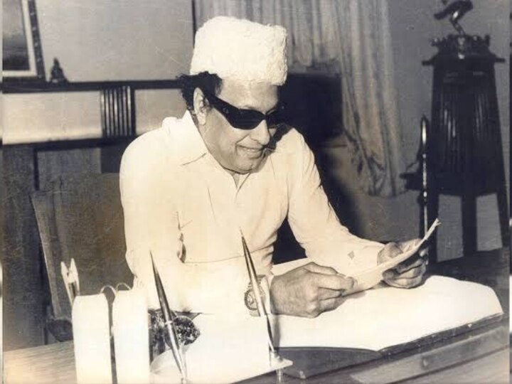 MGR Remembrance Day: வாழ்ந்தவர் கோடி... மறைந்தவர் கோடி... மக்களின் மனதில் நின்ற எம்.ஜி.ஆர்...! எப்படி?