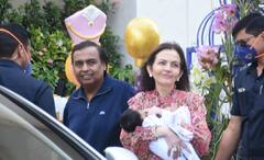 Isha Ambani: আনন্দাশ্রু আটকাতে পারলেন না নীতা, আবেগতাড়িত মুকেশও, যমজ সন্তানকে নিয়ে বিদেশ থেকে ফিরলেন ইশা আম্বানি