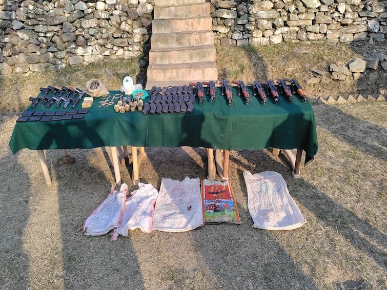 Jammu And Kashmir: Huge Cache Of Arms And Ammunition Recovered In North Kashmir, Say Police J&K: Huge Cache Of Arms And Ammunition Recovered In North Kashmir, Say Police