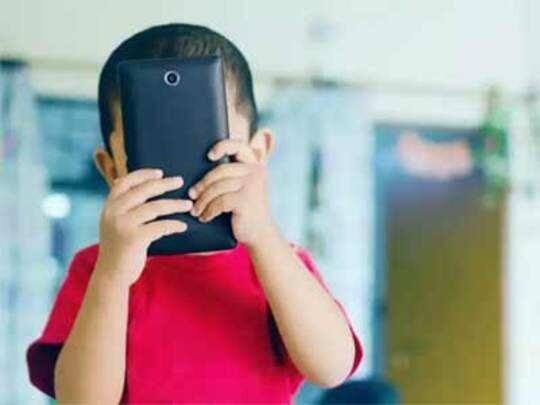 maharashtra news nashik news numbers to solve mobile phone addiction of children viral video by swami samarth kendra Nashik News : मुलांना मोबाइलपासून दूर करण्यासाठी अनोखा नंबर, अंनिसचे श्री स्वामी समर्थ केंद्रास आव्हान 