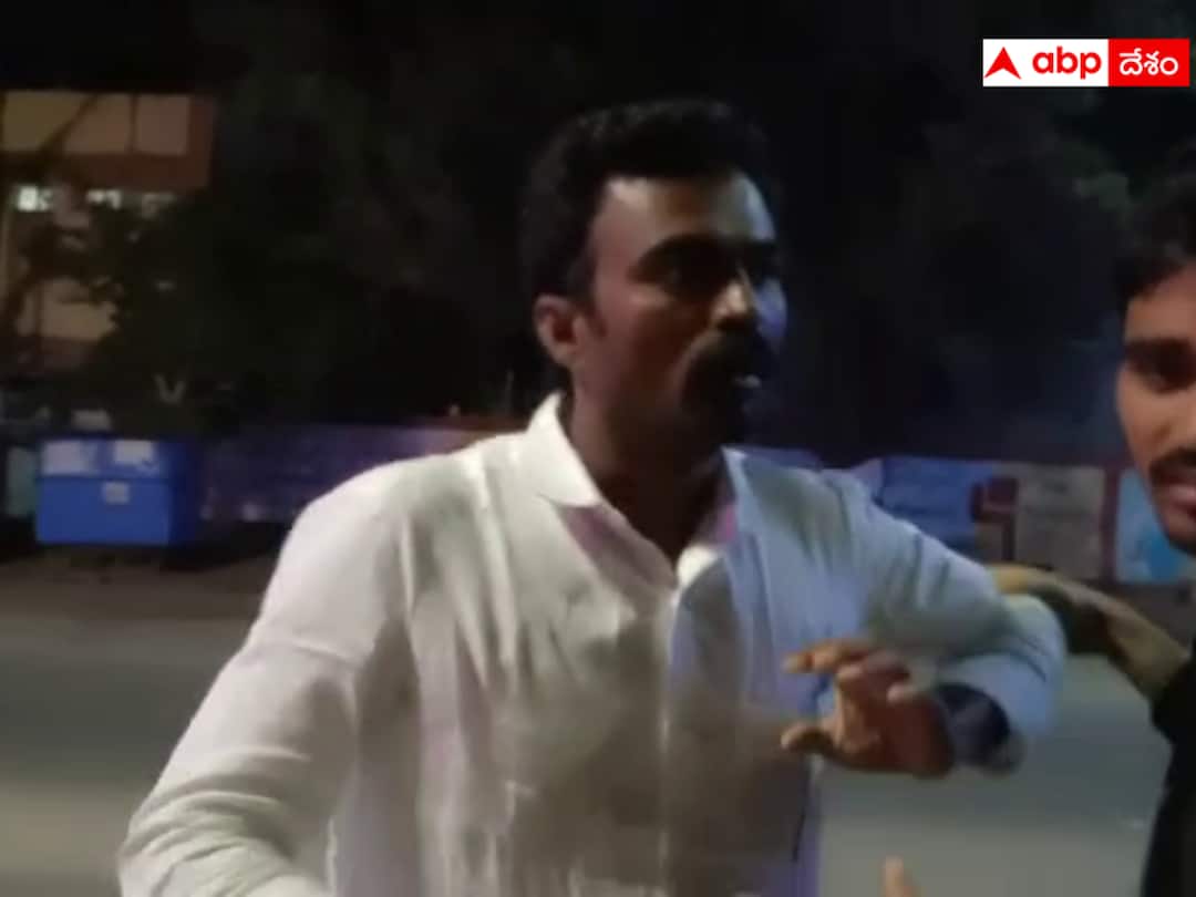 Ruling party councillor intoxicated In Jagtial dnn మద్యo మత్తులో అధికార పార్టీ కౌన్సిలర్ హంగామా-పోలీసులను, పార్టీని తిడుతూ వీరంగం