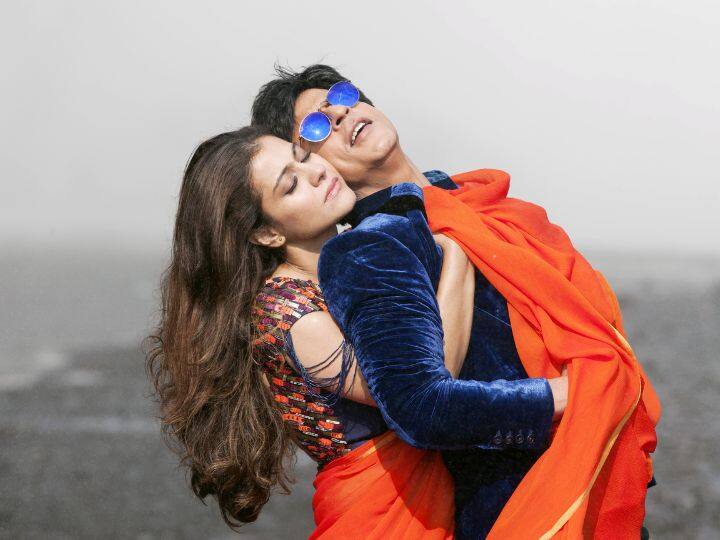 सुपरस्टार शाहरुख खान के साथ आई डायरेक्टर रोहित शेट्टी की फिल्म 'दिलवाले' ने भी ओपनिंग डे के मौके पर 20.40 करोड़ का बॉक्स ऑफिस कलेक्शन किया था.