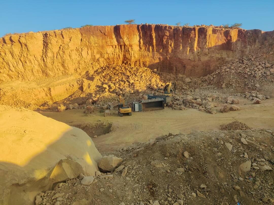 કચ્છ: ખાવડા પાસે પથ્થર ખનન દરમ્યાન ભેખડ ધસી પડતાં સર્જાઇ ભયંકર દુર્ઘટના, 3 શ્રમિકનાં કમકમાટી ભર્યો મૃત્યુ 3 workers died in Kutch due to rock fall કચ્છ: ખાવડા પાસે પથ્થર ખનન દરમ્યાન ભેખડ ધસી પડતાં સર્જાઇ ભયંકર દુર્ઘટના, 3 શ્રમિકનાં કમકમાટી ભર્યો મૃત્યુ