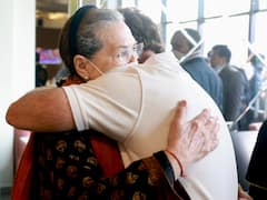 Heartwarming Moments Of Rahul Gandhi With Mother Sonia, Sister Priyanka As Bharat Jodo Yatra Enters Delhi