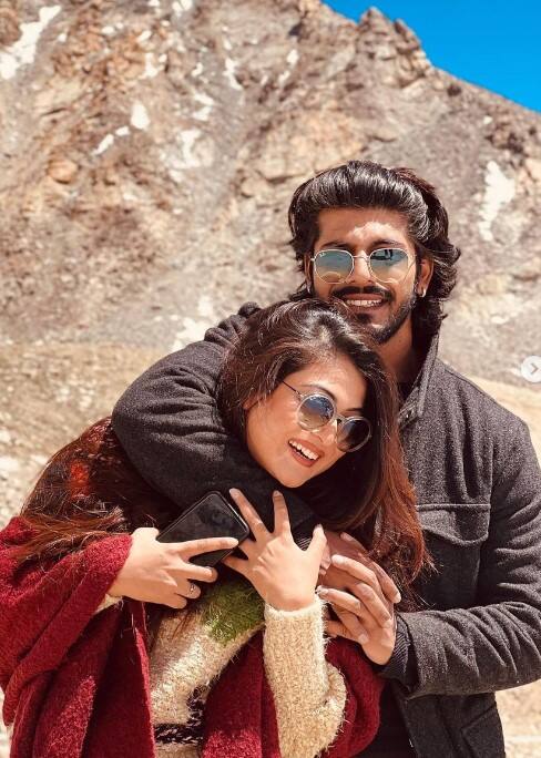 शीझानने अनेक टीव्ही शोमध्ये काम केले आहे, तो मुंबई विद्यापीठातून पदवीधर आहे.