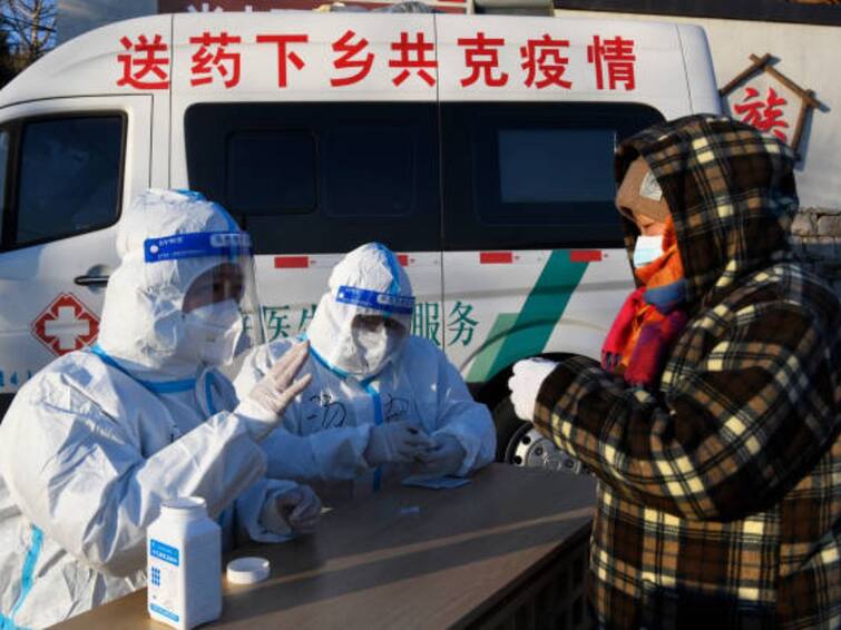 china covid outbreak shortages of hospital medicines long queue for cremation situation is getting worse day by day VIDEO:  चीन में कोरोना से हालात बेकाबू, श्मशान में लाशों का ढेर, ICU में दिख रही बद से बदतर तस्वीरें