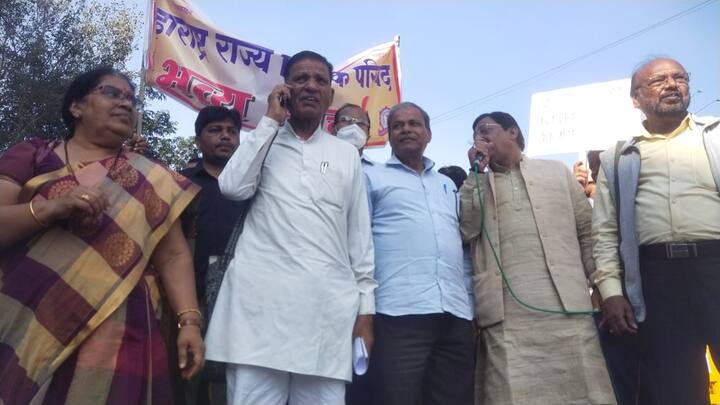 शिक्षकांचा हा मोर्चा संघटन मंत्री आमदार भगवानराव साळुंखे व शिक्षक आमदार नागो गाणार यांच्या नेतृत्वात काढण्यात आला.