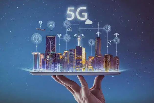 5G: 5G ਭਾਰਤ ਵਿੱਚ 2022 ਵਿੱਚ ਰੋਲਆਊਟ ਕੀਤਾ ਗਿਆ ਹੈ। 5G ਨੂੰ ਇਸ ਸਾਲ ਅਕਤੂਬਰ ਵਿੱਚ ਇੰਡੀਆ ਮੋਬਾਈਲ ਕਾਂਗਰਸ 2022 ਦੇ ਉਦਘਾਟਨੀ ਦਿਨ ਲਾਂਚ ਕੀਤਾ ਗਿਆ ਸੀ। ਇਸ ਦੀ ਸ਼ੁਰੂਆਤ ਪ੍ਰਧਾਨ ਮੰਤਰੀ ਨਰਿੰਦਰ ਮੋਦੀ ਨੇ ਕੀਤੀ ਸੀ। 5G ਦੀ ਸ਼ੁਰੂਆਤ ਤੋਂ ਥੋੜ੍ਹੀ ਦੇਰ ਬਾਅਦ, ਭਾਰਤ ਵਿੱਚ ਦੋ ਪ੍ਰਮੁੱਖ ਦੂਰਸੰਚਾਰ ਆਪਰੇਟਰਾਂ (ਰਿਲਾਇੰਸ ਜੀਓ ਅਤੇ ਭਾਰਤੀ ਏਅਰਟੈੱਲ) ਨੇ ਦੇਸ਼ ਦੇ ਵੱਖ-ਵੱਖ ਹਿੱਸਿਆਂ ਵਿੱਚ ਆਪਣੇ 5G ਨੈਟਵਰਕ ਨੂੰ ਰੋਲਆਊਟ ਕਰਨਾ ਸ਼ੁਰੂ ਕਰ ਦਿੱਤਾ। ਹੁਣ 5ਜੀ ਕਨੈਕਟੀਵਿਟੀ ਦੇਸ਼ ਭਰ ਦੇ ਲਗਭਗ 60 ਸ਼ਹਿਰਾਂ ਵਿੱਚ ਉਪਲਬਧ ਹੈ।