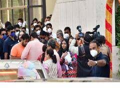 Isha Ambani: ईशा अंबानी जुड़वा बच्चों के साथ पहुंची मुंबई अपने घर, पिता मुकेश अंबानी ने किया भव्य स्वागत