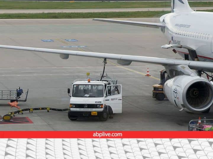 Aeroplane fuel tank fact The fuel tank of an airplane is mounted on its wing facts about aeroplane जानते हैं! हवाई जहाज का फ्यूल टैंक उसके विंग्स में होता है... यह भी समझिए इसे यहां क्यों लगाया जाता है