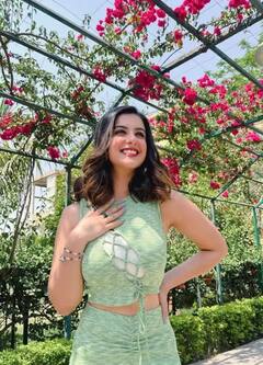 Suicide Cases in 2022 : तुनिषा शर्मा ते वैशाली ठक्करसह 'या' अभिनेत्रींनी या वर्षात संपवलं आयुष्य