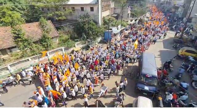 या मोर्चासाठी सकाळी दहा वाजता राम मंदिर चौक सांगली मिरज रोड या ठिकाणी समस्त सकल हिंदू समाज एकत्र आला.