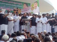 இ.பி.எஸ்.ஐத் தொடர்ந்து எம்ஜிஆர் நினைவிடத்தில் மரியாதை செலுத்திய ஓ.பி.எஸ்..!