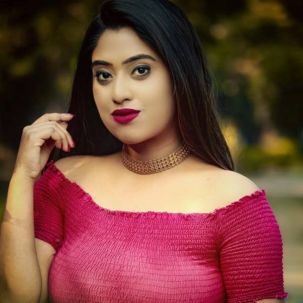 puja sarkar : मॉडेल आणि स्टूडंट असणाऱ्या  21 वर्षाच्या पूजा सरकारचा मृतदेह रविवारी (17 जुलै) तिच्या घरात अढळला. पूजानं सहा महिन्यांपूर्वी बांसद्रोणी येथे हा फ्लॅट भाड्याने घेतला होता.
