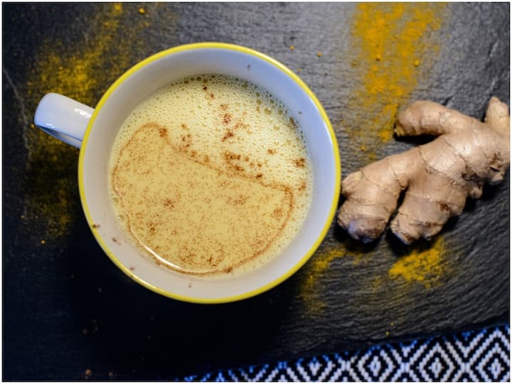 Add These Three Nuts To Golden Milk Can Improve Your Health And Boost Immune System Golden Milk: చలికాలంలో గోల్డెన్ మిల్క్‌లో వీటిని కలుపుకుని తింటే రోగాలన్నీ పరార్!