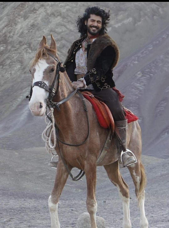 शीझान खान एक टेलिव्हिजन अभिनेता आणि मॉडेल आहे, तिने टीव्ही शो 'जोधा अकबर' मध्ये अकबरची बालपणीची भूमिका साकारली होती