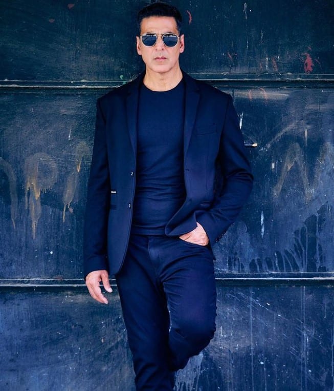 अपनी फिटनेस का खासा ख्याल रखने वाले ‘रक्षा बंधन’ एक्टर अक्षय कुमार भी कोरोना संक्रमित हुए थे. उन्होंने ट्वीट कर कहा था कि महामारी की सेकेंड वेव के दौरान उनका कोविड टेस्ट पॉजिटिव आया है. उन्होंने वादा किया कि वह जल्द ही 'बैक इन एक्शन' करेंगे. पिछले साल कोविड की वजह से लगाए गए प्रतिबंधों में ढील दिए जाने के बाद से अक्षय लगभग लगातार काम कर रहे हैं. (इंस्टाग्राम/akshaykumar)