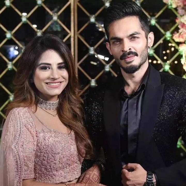 Bhumika Gurung Marriage: ‘निमकी मुखिया’ फेम भूमिका गुरुंग 8 मार्च 2022 को गुरुद्वारा में शादी के बंधन में बंधी थीं. उन्होंने मुंबई स्थित रेस्तरां के मालिक शेखर मल्होत्रा के साथ शादी की थी.