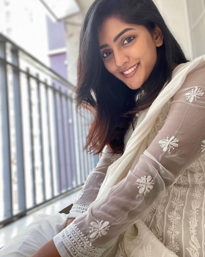 'మోస్ట్ ఎలిజిబుల్ బ్యాచిలర్', 'సవ్యసాచి' వంటి సినిమాల్లో అతిథి పాత్రల్లో కనిపించింది. Image Credit: Eesha Rebba/Instagram