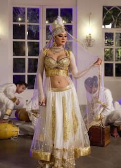 In Pics : जणू काही अप्सराच! या अभिनेत्रीला ओळखलंत का? जिचा संघर्षही मोठा...