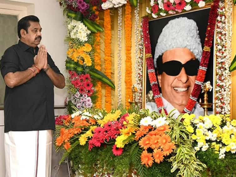 35th Anniversary of MGR; AIADMK members including Edappadi Palaniswami pay homage எம்.ஜி.ஆரின் 35வது நினைவு நாள்: நினைவிடத்தில் எடப்பாடி பழனிச்சாமி உள்ளிட்ட அதிமுகவினர் மரியாதை..!