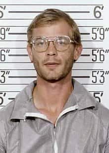 Jeffrey Dahmer : नेटफ्लिक्स पर एक सीरीज है - Dahmer – Monster: The Jeffrey Dahmer Story. इसमें एक अमेरिकी सीरियल किलर की कहानी दिखाई गई है. यह कहानी सच है. इसी के चलते जेफरी डेहमर के विकिपीडिया पेज को इस साल 52,650,755 पेजव्यू मिले हैं. इसके साथ ही यह इंग्लिश विकिपीडिया पर 2022 का सबसे ज्याद पढ़ा जाने वाला आर्टिकल बन चुका है.