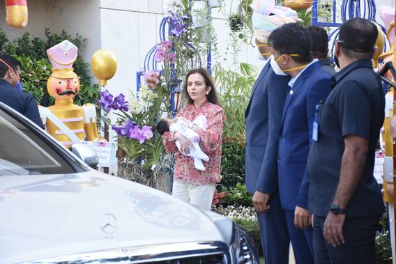 Ambani's Grand Welcome Grand Children : తొలిసారిగా కవలపిల్లలతో కలిసి అంబానీ ఇంటికి ఈషా | ABP Desam