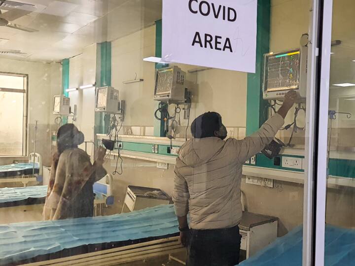 10 new corona cases registered in Mumbai 2 people admitted in hospital know the country situation Coronavirus: मुंबई में आज कोरोना के 10 नए मामले आए सामने, 2 मरीज अस्पताल में भर्ती, जानिए देश का हाल