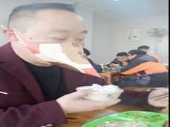 Man Uses Beak-Shaped Face Mask For Eating At Restaurant: WATCH