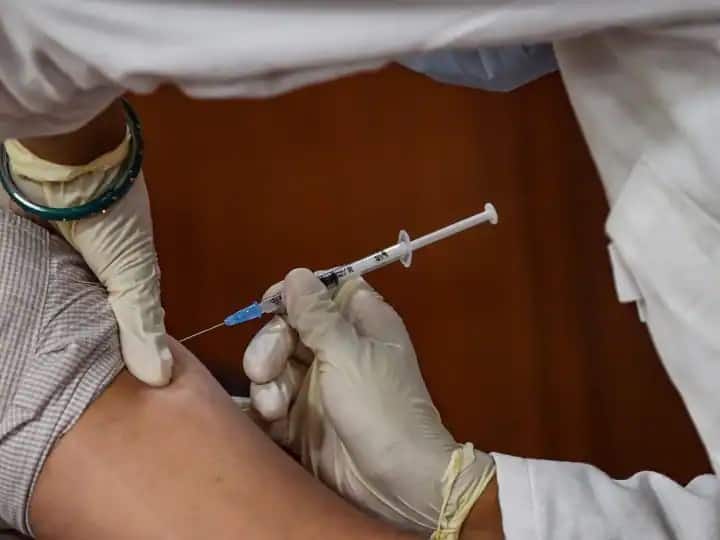 Corona vaccine protects patients  with blood cancer study claims Corona Vaccine: કોરોના રસી માત્ર કોવિડથી જ નહીં પરંતુ આ જીવલેણ રોગથી પણ આપે છે રક્ષણ