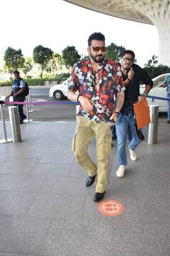 Sanjay Dutt: ఎయిర్‌పోర్టులో సంజయ్ దత్, ట్రెండీ లుక్‌లో మున్నా భాయ్