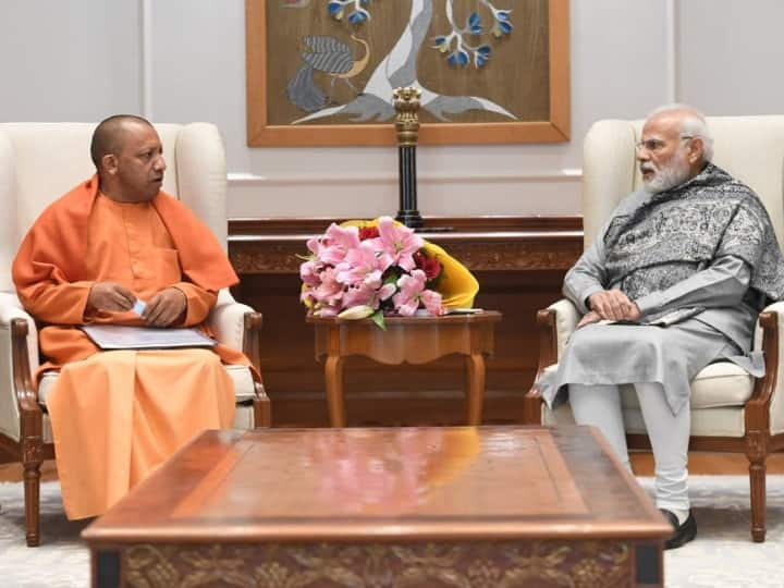 CM Yogi Adityanath meet PM Narendra Modi in Delhi for new UP BJP team and Global Investors Summit UP Politics: दिल्ली दौरे पर PM मोदी से मिले CM योगी आदित्यनाथ, तेज हुई ये अटकलें