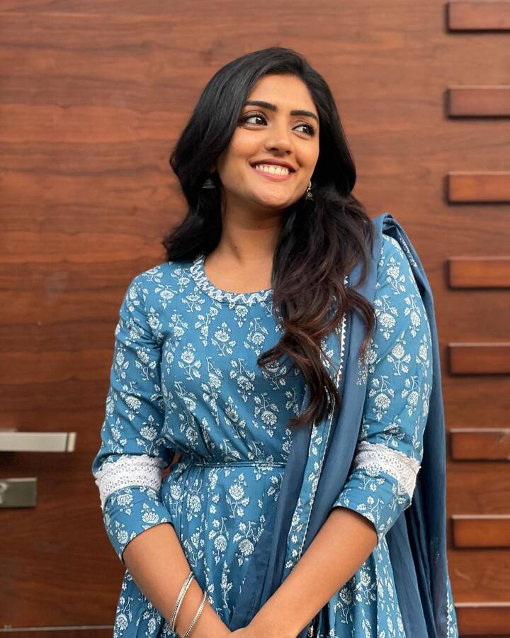 శేఖర్ కమ్ముల తెరకెక్కించిన 'లైఫ్ ఇజ్ బ్యూటిఫుల్' సినిమాతో ఎంట్రీ ఇచ్చింది ఇషా రెబ్బ. Image Credit: Eesha Rebba/Instagram