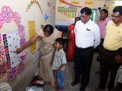 கரூர் மாவட்ட வளர்ச்சி திட்ட பணிகள் - தமிழக அரசின் கைத்தறித்துறை இயக்குனர் ஆய்வு