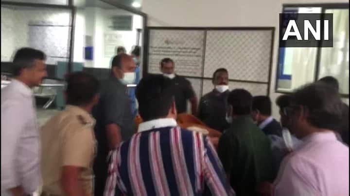 जयकुमार गोरे यांच्यावर पुण्यातील रुबी रुग्णालयात उपचार सुरू आहेत.