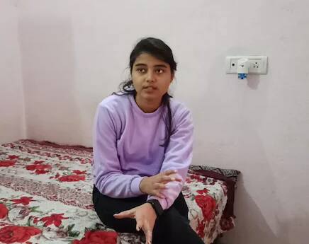 उत्तर प्रदेशच्या सानिया मिर्झाने एनडीए परीक्षा उत्तीर्ण केली आहे. सानियाने एनडीए परीक्षेमध्ये 149 वा क्रमांक मिळवला आहे. योग्य प्रशिक्षणानंतर सानिया पहिली मुस्लिम महिला फायटर पायलट बनणार आहे.(PC : ANI)