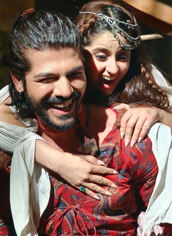 शिझान अनेकदा त्याच्या वर्कआउटचे व्हिडिओ इन्स्टाग्रामवर अपलोड करत असतो.