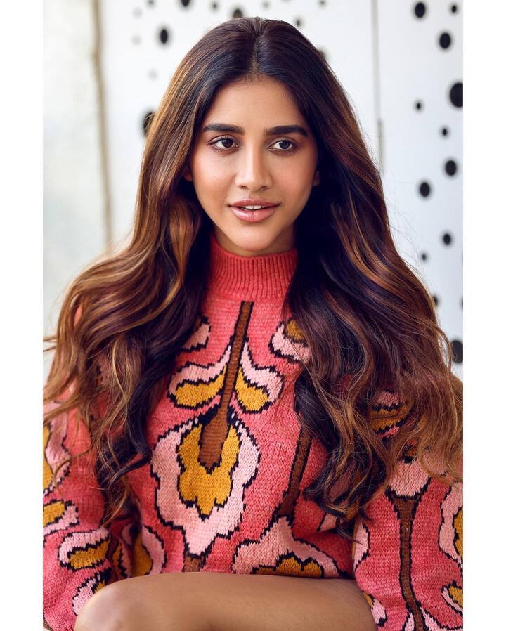 సినిమా ఛాన్సుల కోసం ఎదురు చూస్తున్న ఈ ముద్దుగుమ్మ సోషల్ మీడియాలో యాక్టివ్ గా ఉంటూ తన లేటెస్ట్ ఫోటోలను అభిమానులతో పంచుకుంటుంది.Photo Credit: Nabha Natesh /Instagram