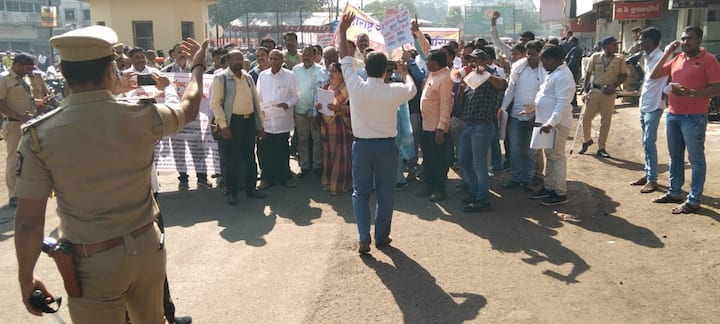 हिवाळी अधिवेशनाच्या पार्श्वभूमीवर काढण्यात आलेल्या मोर्च्यात राज्यभरातून मोठ्यासंख्येत शिक्षक सहभागी झाले होते.