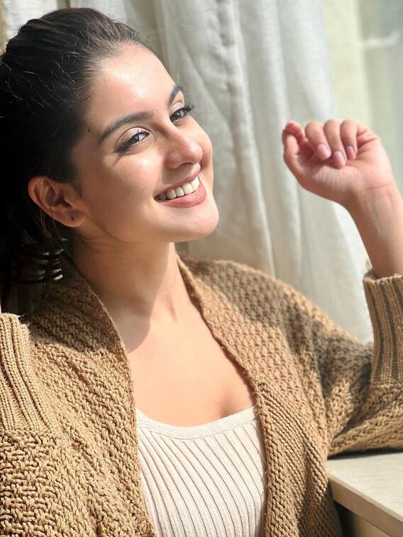 20 साल की तुनिषा ने किया सुसाइड, ऐसी रही करियर जर्नी