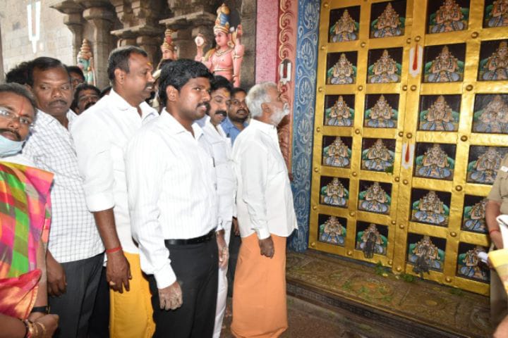 ஸ்ரீரங்கம் வைகுண்ட ஏகாதசி விழாவில் 17 லட்சம் பக்தர்கள் வருகை தருவார்கள்- அமைச்சர் சேகர்பாபு