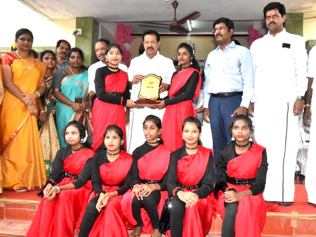 நம்ம ஸ்கூல் பவுண்டேசனுக்கு போட்டி போட்டுக்கொண்டு நிதி அளித்த அமைச்சர், சட்டமன்ற உறுப்பினர்கள்