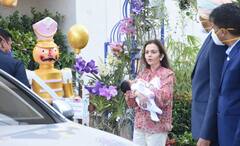 Isha Ambani: আনন্দাশ্রু আটকাতে পারলেন না নীতা, আবেগতাড়িত মুকেশও, যমজ সন্তানকে নিয়ে বিদেশ থেকে ফিরলেন ইশা আম্বানি